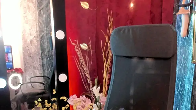 Queenscarlettsecret online show from April 16, 2026, 9:39 pm