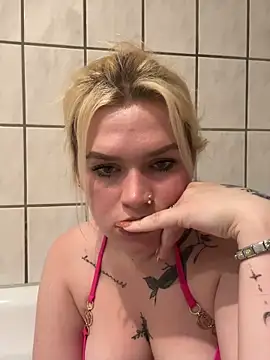 BlondeChaya online show from April 23, 2026, 12:29 pm