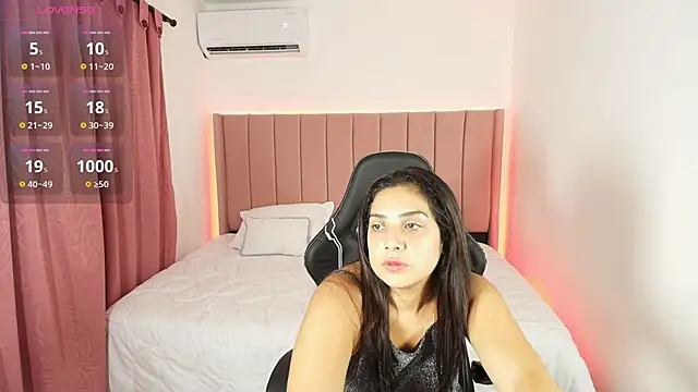 Bianca Royale online show from April 24, 2026, 7:49 pm