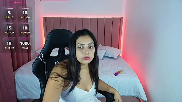 Bianca Royale online show from April 25, 2026, 7:33 pm