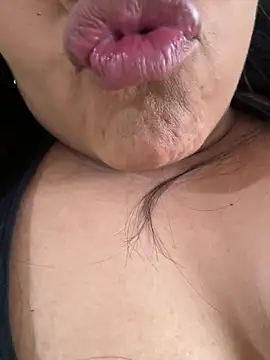 VicSernaa2 online show from April 20, 2026, 9:16 pm