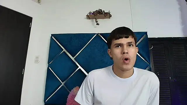EdwinBoys online show from June 5, 2026, 1:28 pm
