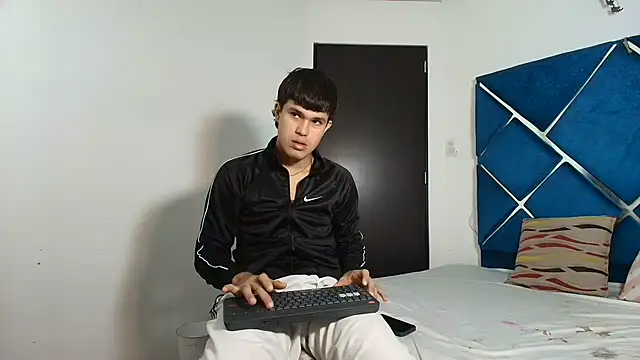Snapshot of EdwinBoys chatting on July 9, 2026, 1:26 pm EdwinBoys online show from July 9, 2026, 1:26 pm