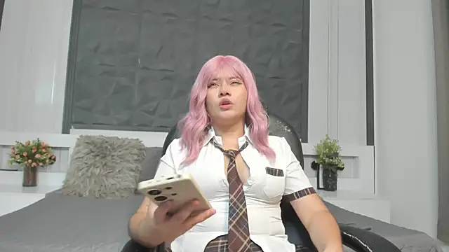 sophia blade  online show from May 9, 2026, 3:12 am