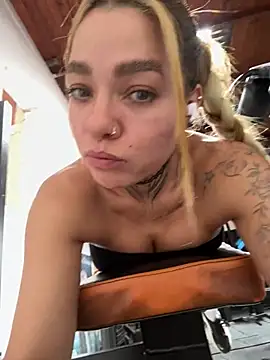 Snapshot of Violeta_queen1 chatting on June 25, 2026, 5:17 pm Violeta queen1 online show from June 25, 2026, 5:17 pm