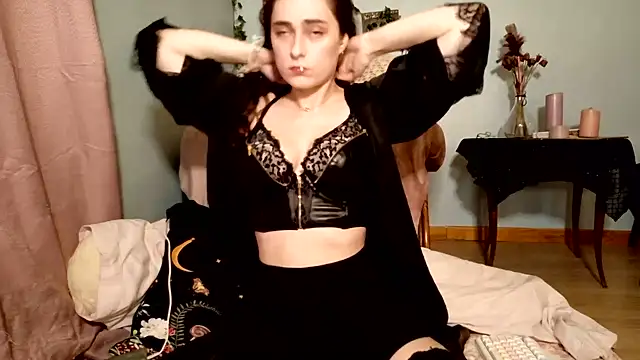 missclochette online show from June 17, 2026, 12:18 pm
