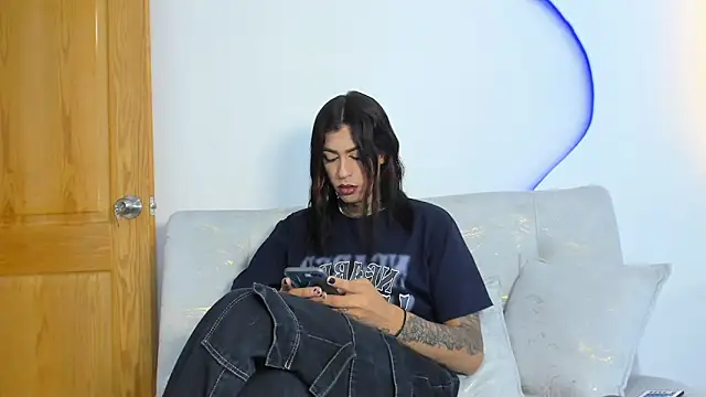 Aohomlester  online show from April 23, 2026, 1:46 pm