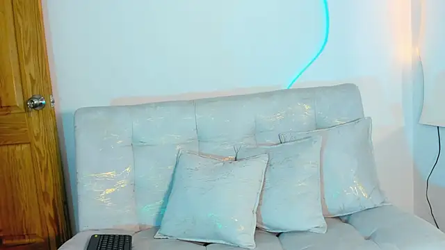 Aohomlester  online show from April 25, 2026, 1:52 pm