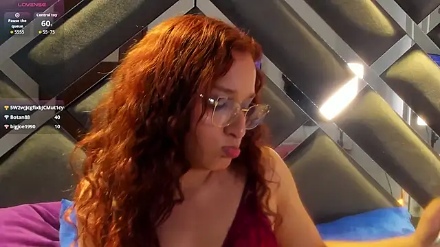Snapshot of leahluna chatting on May 30, 2026, 8:33 am leahluna online show from May 30, 2026, 8:33 am