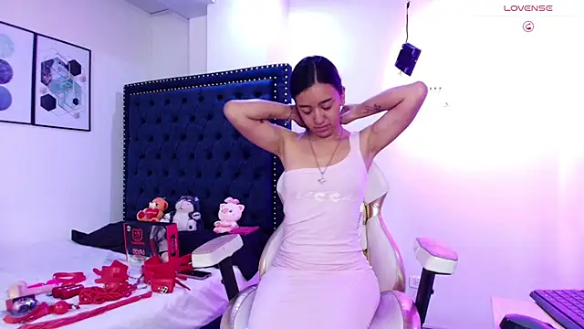 Snapshot of Zoe_M00n chatting on June 18, 2026, 1:15 pm Zoe M00n online show from June 18, 2026, 1:15 pm