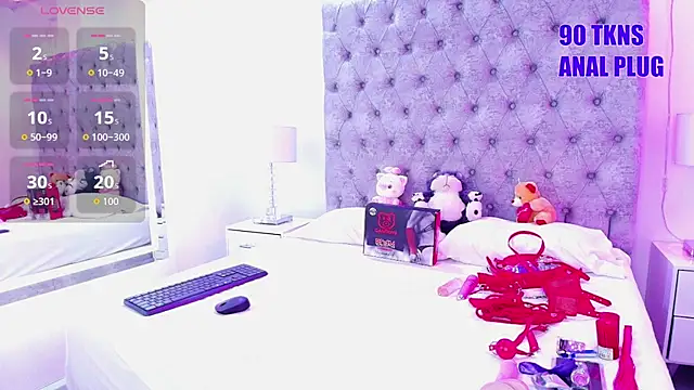 Snapshot of Zoe_M00n chatting on July 14, 2026, 7:41 pm Zoe M00n online show from July 14, 2026, 7:41 pm