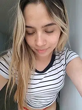 Snapshot of Bebitafiu chatting on July 17, 2026, 5:18 pm Bebitafiu online show from July 17, 2026, 5:18 pm