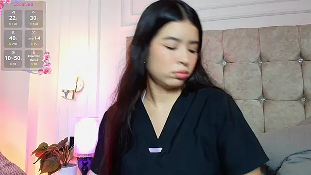 SophieBuitrago online show from May 14, 2026, 12:01 pm