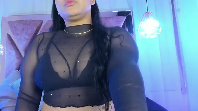 Curvy Luna  online show from April 22, 2026, 7:04 pm