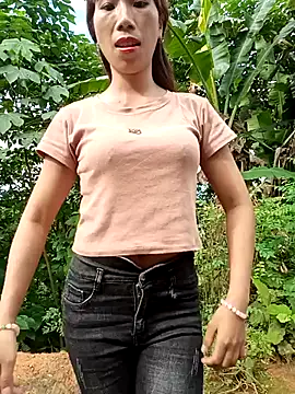 Snapshot of Elena_Mia chatting on May 12, 2026, 8:33 am Elena Mia online show from May 12, 2026, 8:33 am