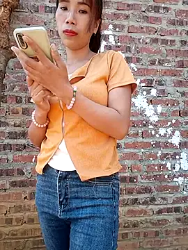 Snapshot of Elena_Mia chatting on May 15, 2026, 11:34 pm Elena Mia online show from May 15, 2026, 11:34 pm