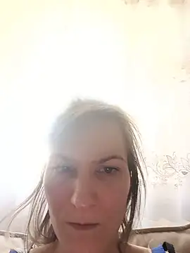 Snapshot of AnnieNet chatting on May 11, 2026, 12:44 pm AnnieNet online show from May 11, 2026, 12:44 pm