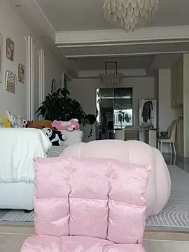 diudiubaobei  online show from April 23, 2026, 6:14 am