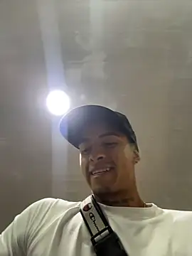 Snapshot of willclayy chatting on July 18, 2026, 11:58 am willclayy online show from July 18, 2026, 11:58 am