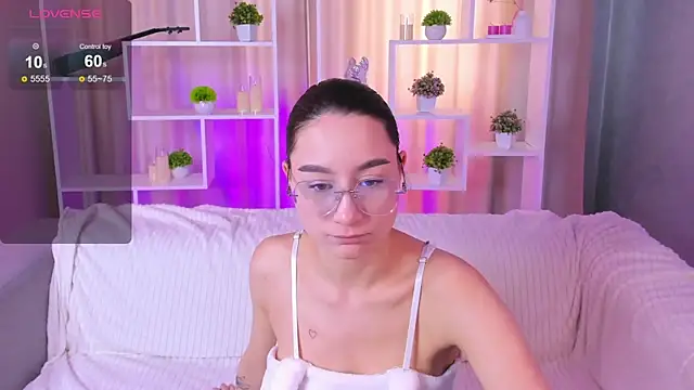 AndreaJohnsons online show from April 27, 2026, 8:12 am