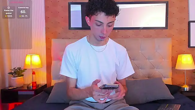 Snapshot of harry_salvatore chatting on May 5, 2026, 11:29 am harry salvatore online show from May 5, 2026, 11:29 am