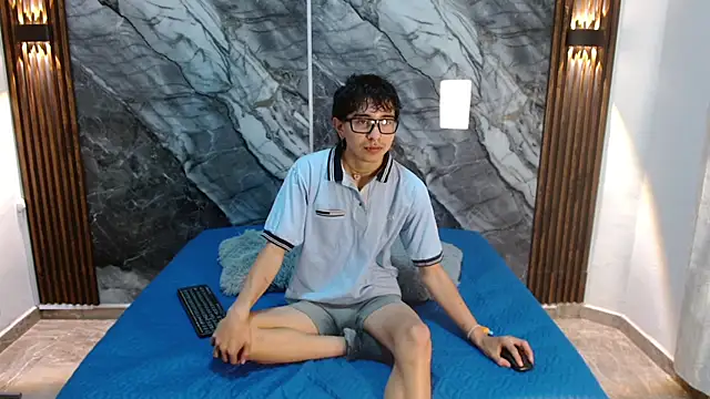 NoahWalker   online show from April 19, 2026, 11:09 am