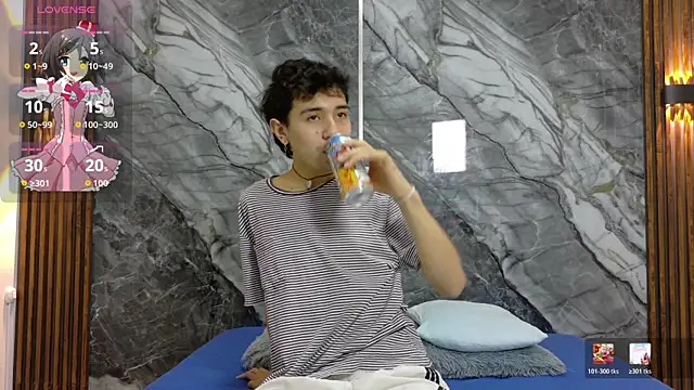 Snapshot of NoahWalker__ chatting on July 10, 2026, 11:02 am NoahWalker online show from July 10, 2026, 11:02 am