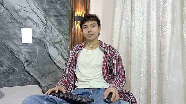Snapshot of NoahWalker__ chatting on July 21, 2026, 11:01 am NoahWalker online show from July 21, 2026, 11:01 am