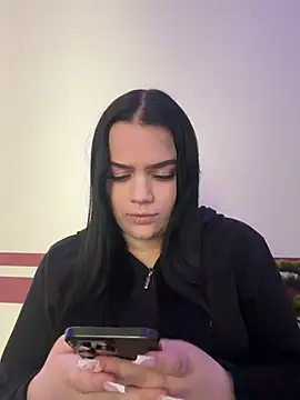 Snapshot of Elly_bttn chatting on July 26, 2026, 3:19 pm Elly bttn online show from July 26, 2026, 3:19 pm