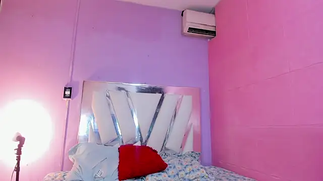 kiara sexyhot online show from May 31, 2026, 9:49 pm