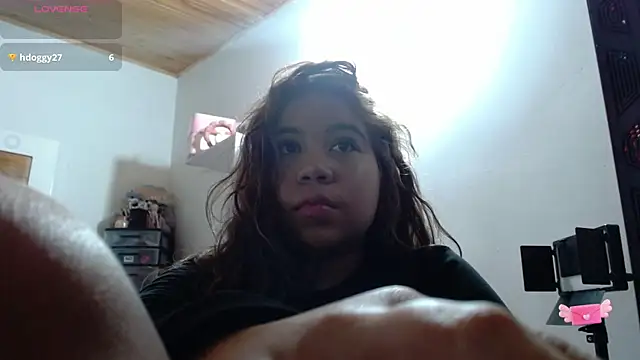 Snapshot of M1la_18 chatting on May 19, 2026, 3:57 am M1la 18 online show from May 19, 2026, 3:57 am