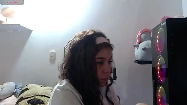Snapshot of M1la_18 chatting on May 24, 2026, 7:24 am M1la 18 online show from May 24, 2026, 7:24 am