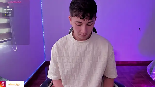 OLIVER K online show from April 22, 2026, 7:37 pm