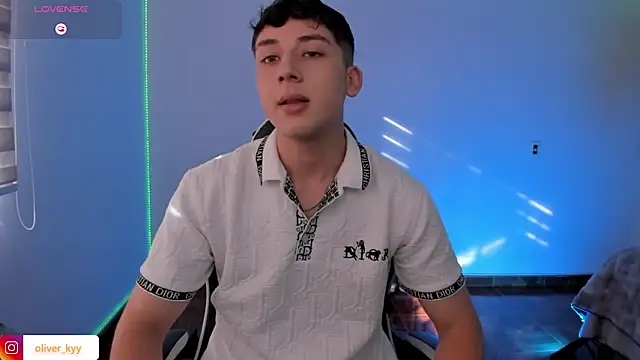 Snapshot of OLIVER_K chatting on May 29, 2026, 9:35 pm OLIVER K online show from May 29, 2026, 9:35 pm
