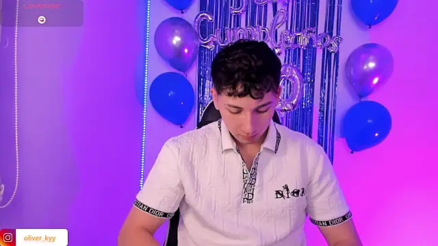 Snapshot of OLIVER_K chatting on June 11, 2026, 12:32 am OLIVER K online show from June 11, 2026, 12:32 am