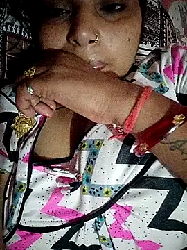 Bebonew1 online show from April 17, 2026, 11:57 am