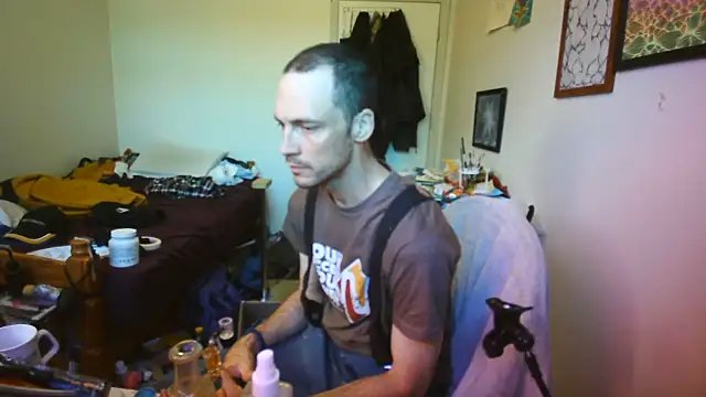 Snapshot of JohnnyMoves chatting on June 21, 2026, 7:16 pm JohnnyMoves online show from June 21, 2026, 7:16 pm