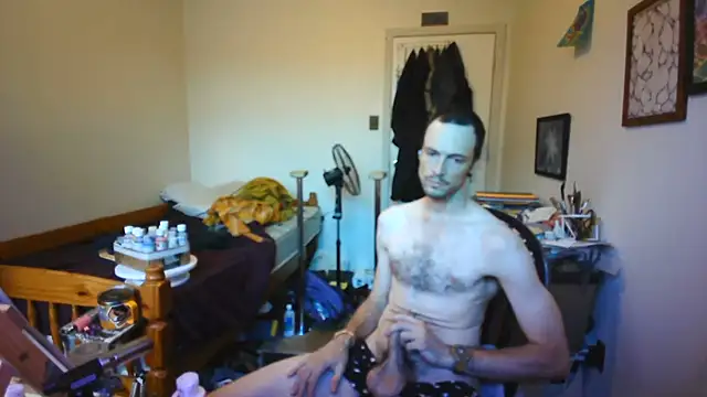 Snapshot of JohnnyMoves chatting on July 21, 2026, 10:23 pm JohnnyMoves online show from July 21, 2026, 10:23 pm