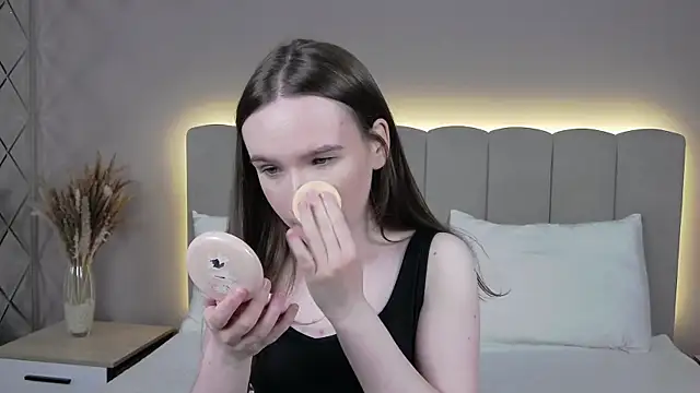 MarliinNova online show from April 22, 2026, 4:15 am