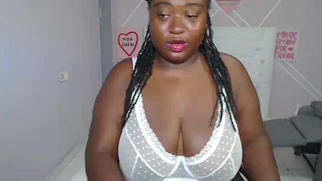 Snapshot of curvyblackwoman chatting on July 21, 2026, 7:00 am curvyblackwoman online show from July 21, 2026, 7:00 am