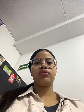 Snapshot of Susan_Voltaire chatting on May 7, 2026, 10:53 am Susan Voltaire online show from May 7, 2026, 10:53 am