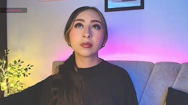 Snapshot of Cloe_martinezz_ chatting on April 25, 2026, 5:21 am Cloe martinezz online show from April 25, 2026, 5:21 am