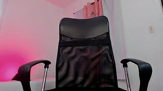 Snapshot of alessandroferrer chatting on May 20, 2026, 7:53 pm alessandroferrer online show from May 20, 2026, 7:53 pm