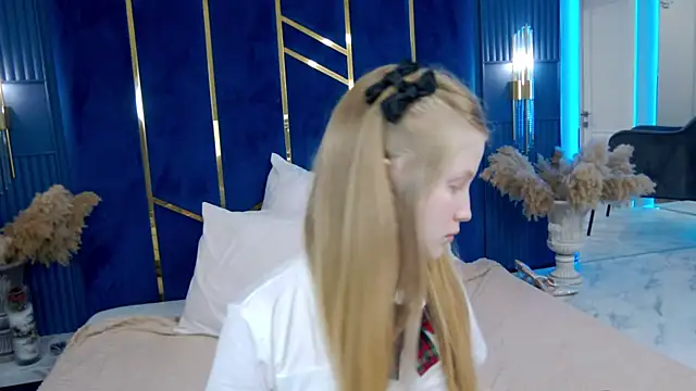 LilianHowards online show from April 19, 2026, 9:19 am