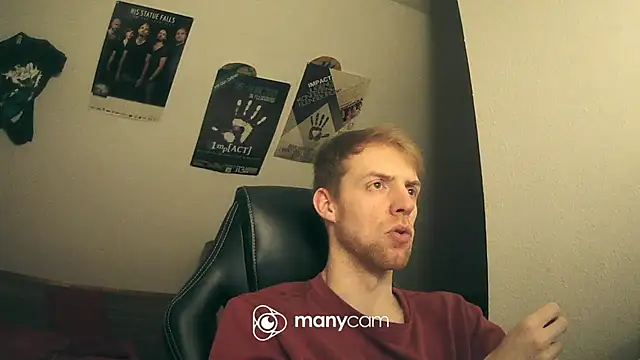 Snapshot of Milkyman7 chatting on December 3, 2024, 8:17 pm Milkyman7 online show from December 3, 2024, 8:17 pm