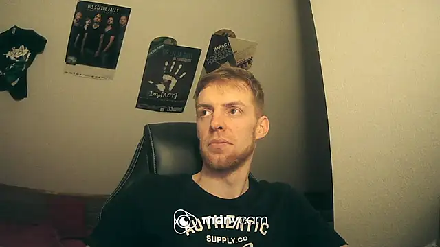 Snapshot of Milkyman7 chatting on December 21, 2024, 9:15 pm Milkyman7 online show from December 21, 2024, 9:15 pm