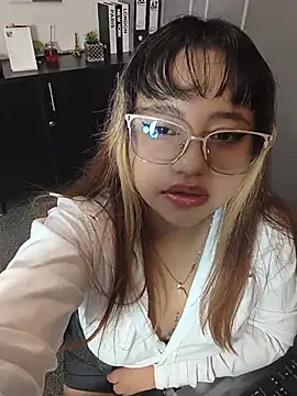 BelleVivianne online show from May 26, 2026, 12:56 pm