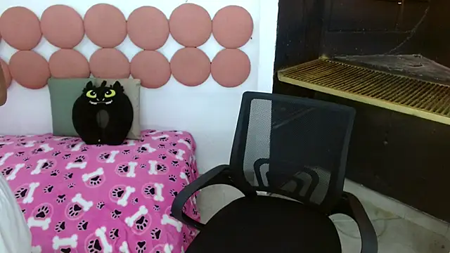 Chris Hott online show from April 22, 2026, 2:25 am