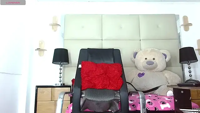 Chris Hott online show from April 26, 2026, 2:20 am