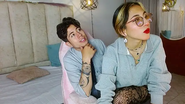 mrandmrsvixencs online show from April 24, 2026, 2:19 pm